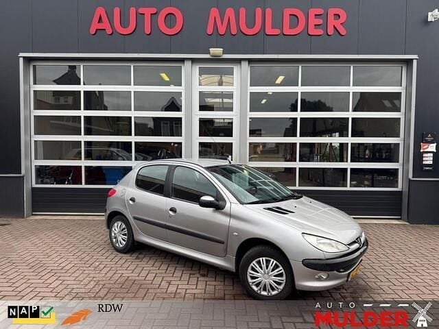 Grijs Gebruikt 2000 Peugeot 206 Hatchback | € 1.750 (Eerlijke prijs) - Afbeelding 1/3