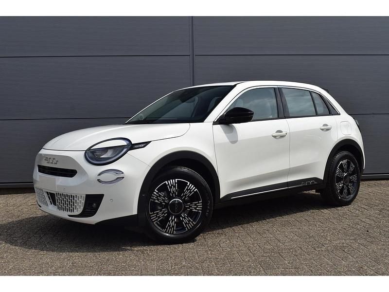 Wit Nieuw 2025 Fiat 600E Urban SUV | € 30.885 (Goede deal) - Afbeelding 1/1