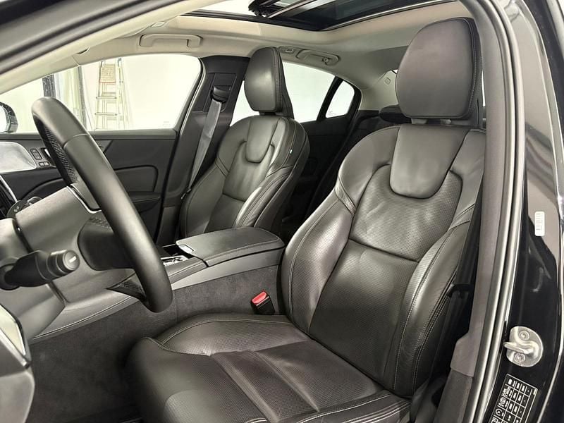 Occasion Volvo S60 Ultimate 253 PK (186 kW) 2024 Zwart Sedan