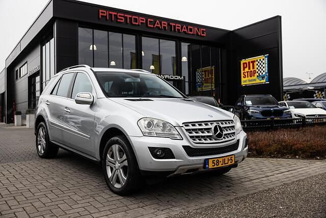 Grijs Occasion 2009 Mercedes 320 SUV | € 7.250 (Eerlijke prijs) - Afbeelding 1/4