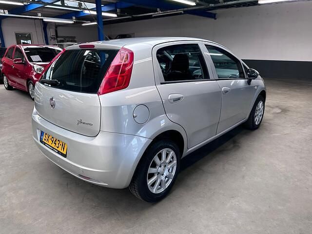 Occasion Fiat Grande Punto 65 PK (47 kW) 2010 Grijs (metallic) Hatchback