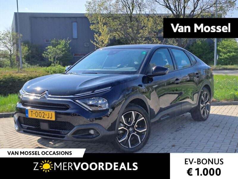 Zwart, metallic lak Gebruikt 2023 Citroën e-C4 Feel Sedan | € 19.440 (Goede deal) - Afbeelding 1/4