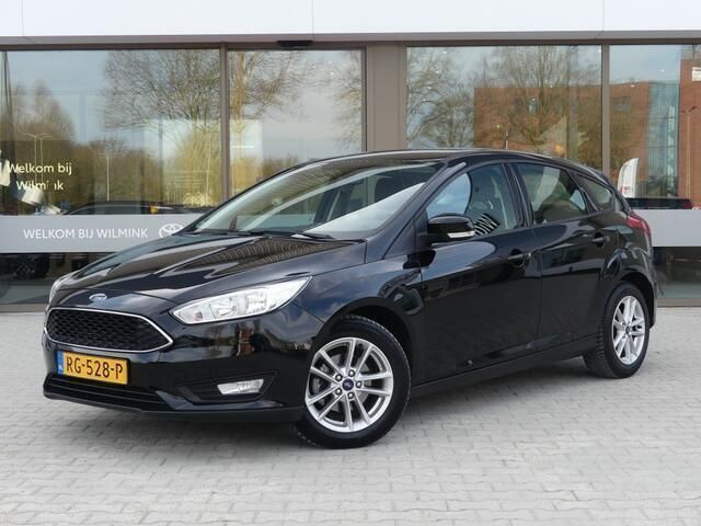 Zwart Gebruikt 2017 Ford Focus Hatchback | € 10.795 (Eerlijke prijs) - Afbeelding 1/4