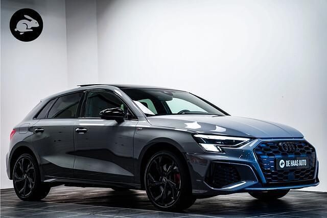 Grijs Gebruikt 2022 Audi A3 Sportback S-Line Hatchback | € 36.850 (Iets duurder) - Afbeelding 1/4