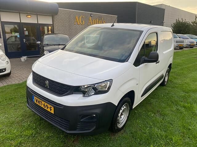 Wit Gebruikt 2021 Peugeot Partner Premium MPV | € 8.950 (Eerlijke prijs) - Afbeelding 1/4