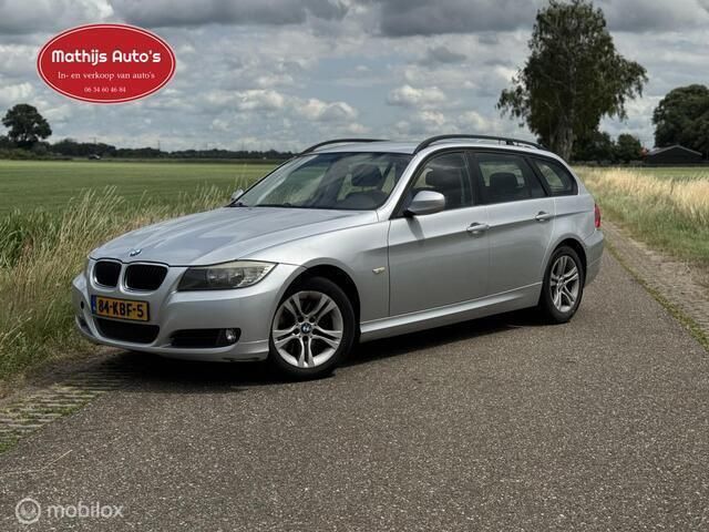 Grijs Gebruikt 2009 BMW 318 Basis Stationwagen | € 2.750 (Duur) - Afbeelding 1/4