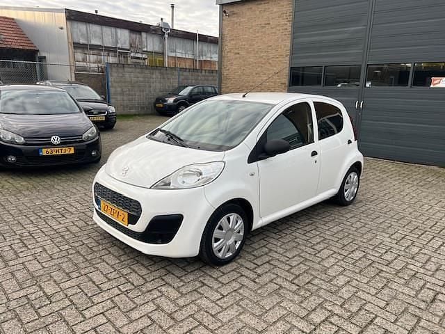 Wit Gebruikt 2013 Peugeot 107 Hatchback | € 1.990 (Eerlijke prijs) - Afbeelding 1/4