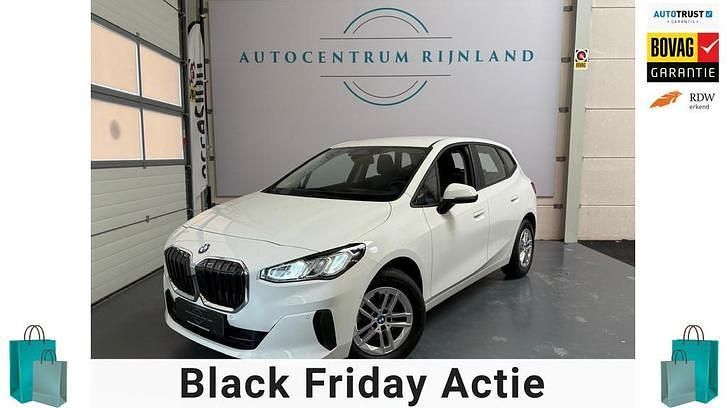 Wit Gebruikt 2023 BMW 218 Stationwagen | € 28.999 (Eerlijke prijs) - Afbeelding 1/3