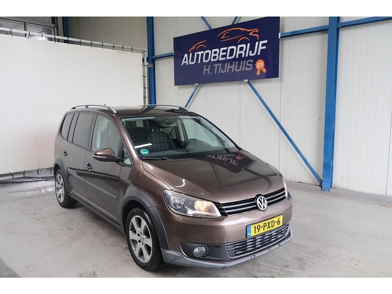 Bruin Gebruikt 2011 VW Touran Cross MPV | € 4.900 - Afbeelding 1/4