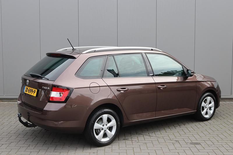 Occasion Skoda Fabia Joy 90 PK (66 kW) 2016 Bruin, metallic lak Hatchback