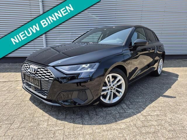 Zwart Gebruikt 2022 Audi A3 Sportback Hatchback | € 27.777 (Super prijs) - Afbeelding 1/4