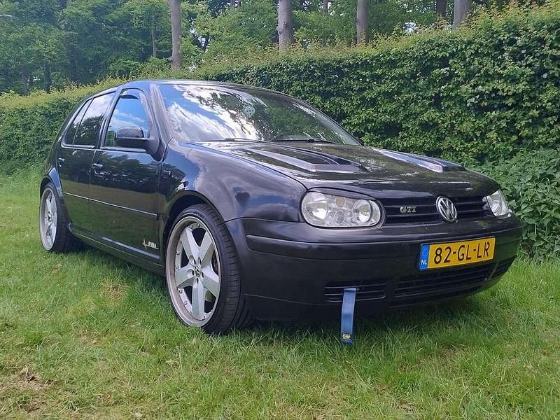 Zwart Gebruikt 2001 VW Golf IV Highline Hatchback | € 3.500 (Eerlijke prijs) - Afbeelding 1/4