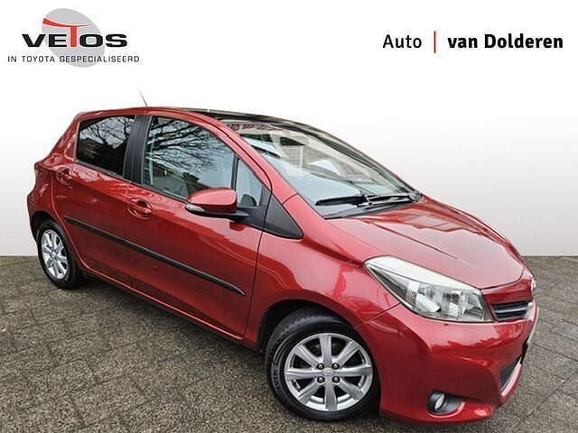 Rood Occasion 2012 Toyota Yaris Executive Hatchback | € 7.750 (Eerlijke prijs) - Afbeelding 1/4
