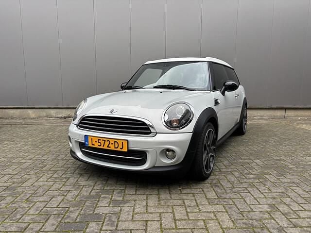 Grijs (metallic) Gebruikt 2011 Mini Cooper Clubman Chili Stationwagen | € 5.950 (Goede deal) - Afbeelding 1/4