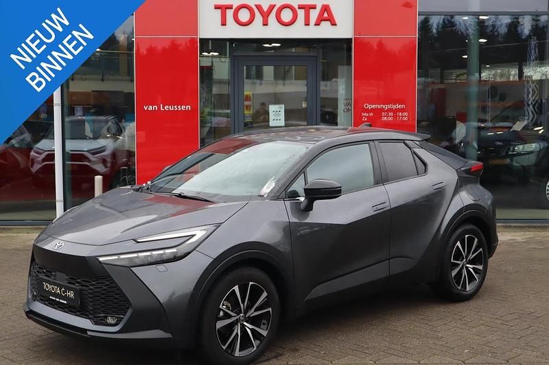 Grijs Occasion 2024 Toyota C-HR Edition SUV | € 30.400 (Goede deal) - Afbeelding 1/4
