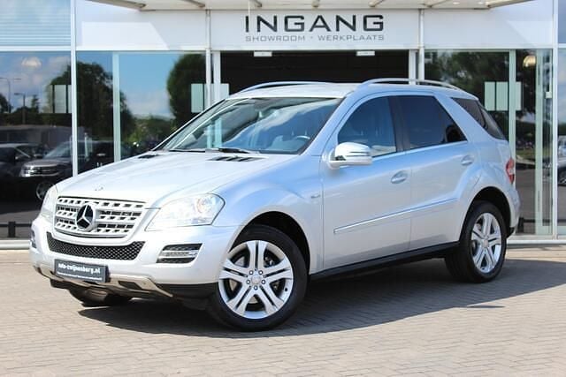 Grijs Gebruikt 2010 Mercedes 300 Van | € 15.950 - Afbeelding 1/4