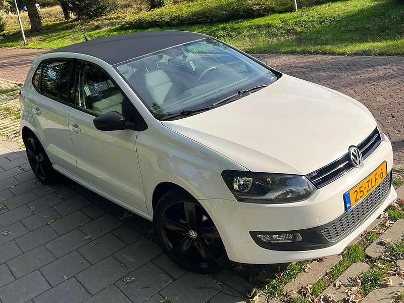 Wit Occasion 2013 VW Polo Edition Hatchback | € 4.950 (Goede deal) - Afbeelding 1/4