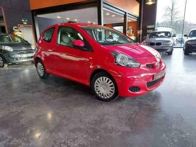 Rood Gebruikt 2011 Toyota Aygo Plus Hatchback | € 3.850 - Afbeelding 1/4