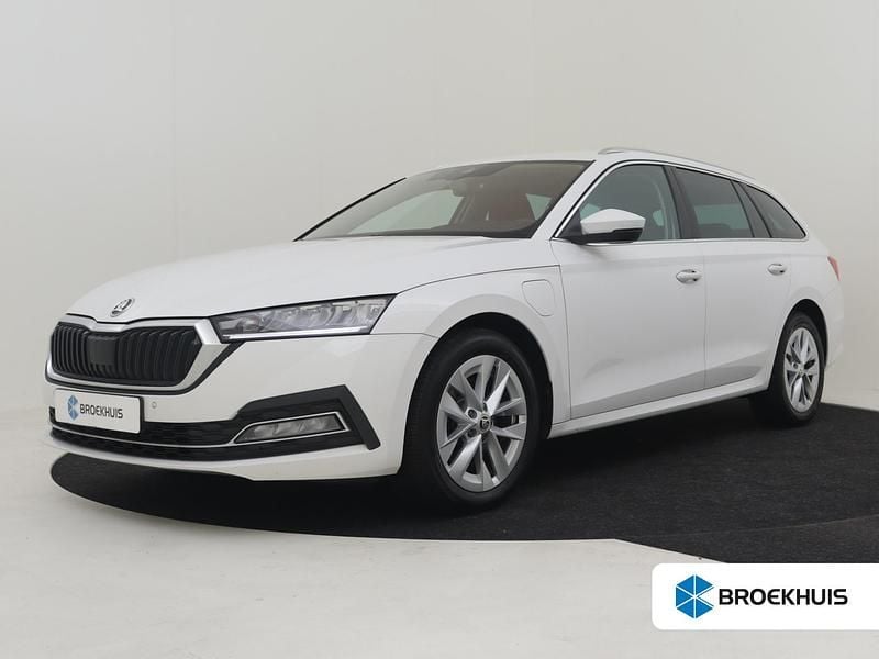 Wit Gebruikt 2022 Skoda Octavia Business Line Stationwagen | € 24.895 (Goede deal) - Afbeelding 1/4