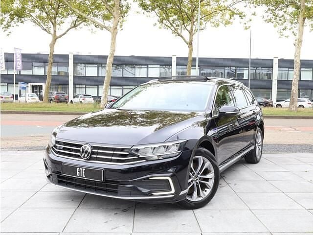 Zwart Gebruikt 2021 VW Passat GTE Stationwagen | € 21.950 (Goede deal) - Afbeelding 1/4