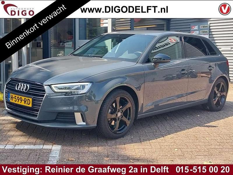 Grijs Gebruikt 2020 Audi A3 Sportback Basis Hatchback | € 18.400 (Eerlijke prijs) - Afbeelding 1/3