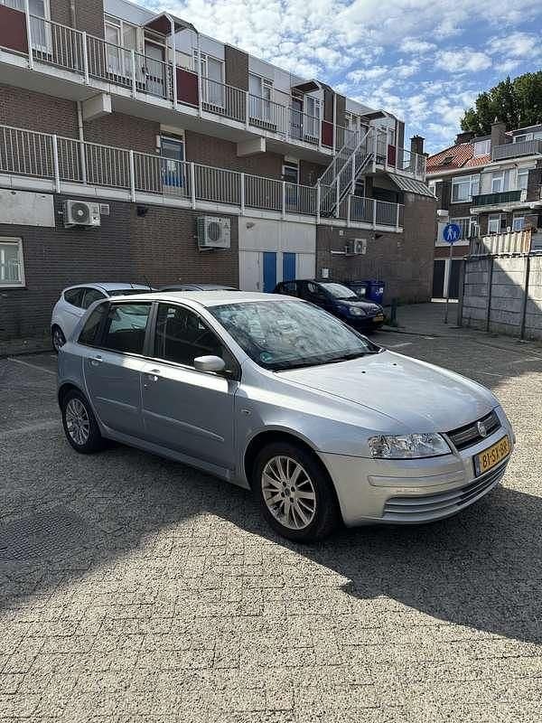 Grijs Gebruikt 2006 Fiat Stilo | € 1.400 - Afbeelding 1/4