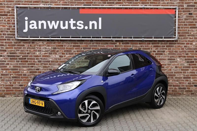 Blauw Gebruikt 2024 Toyota Aygo X Pulse SUV | € 19.450 - Afbeelding 1/3