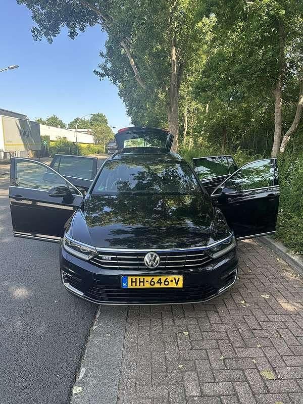 Zwart Gebruikt 2015 VW Passat Highline Stationwagen | € 10.599 (Eerlijke prijs) - Afbeelding 1/4