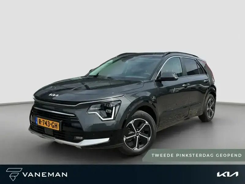 Grijs Gebruikt 2022 Kia Niro SUV | € 30.935 (Iets duurder) - Afbeelding 1/4