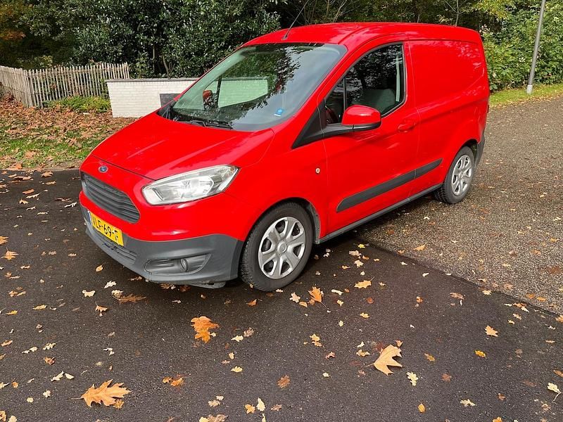 Rood Occasion 2016 Ford Transit Ambiente Sedan | € 9.500 (Eerlijke prijs) - Afbeelding 1/4
