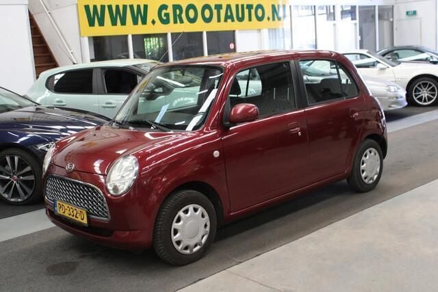 Rood, metallic lak Gebruikt 2008 Daihatsu Trevis Hatchback | € 1.744 (Super prijs) - Afbeelding 1/4