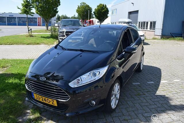 Zwart Gebruikt 2016 Ford Fiesta Titanium Hatchback | € 8.950 (Eerlijke prijs) - Afbeelding 1/4