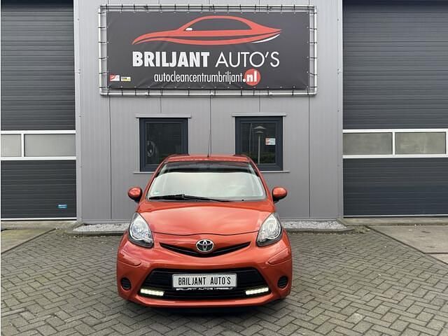 Occasion Toyota Aygo 68 PK (50 kW) 2012 Oranje Hatchback