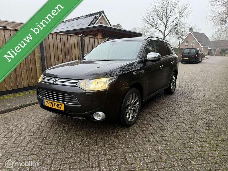 Occasion Mitsubishi Outlander P-HEV Instyle 121 PK (88 kW) 2014 Zwart SUV