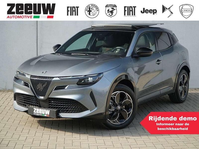 Grijs Gebruikt 2025 Alfa Romeo Junior SUV | € 36.900 (Eerlijke prijs) - Afbeelding 1/4