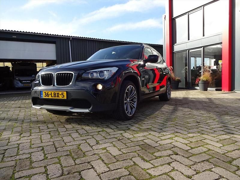 Zwart Gebruikt 2010 BMW X1 SUV | € 12.850 (Iets duurder) - Afbeelding 1/4