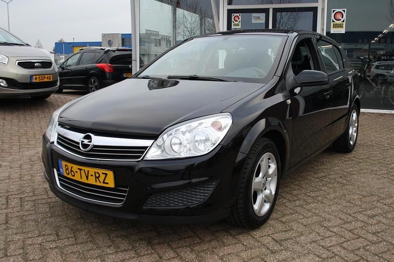 Zwart Gebruikt 2007 Opel Astra Business Hatchback | € 2.950 (Duur) - Afbeelding 1/4