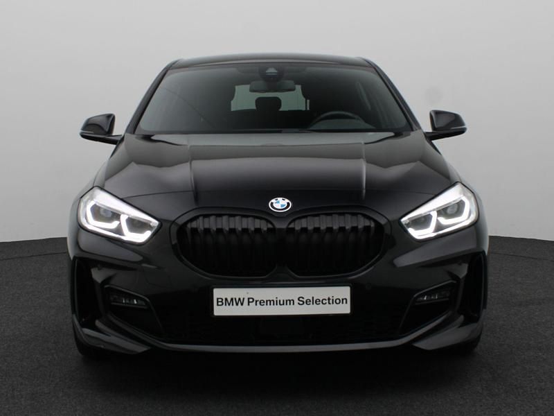 Occasion BMW 118 Executive 136 PK (100 kW) 2022 Zwart Hatchback