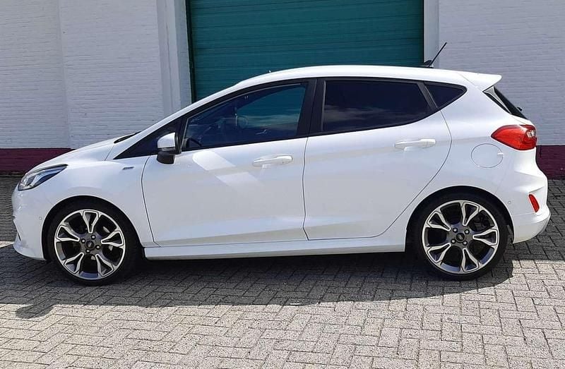 Wit Gebruikt 2020 Ford Fiesta ST-Line Hatchback | € 13.995 (Eerlijke prijs) - Afbeelding 1/4