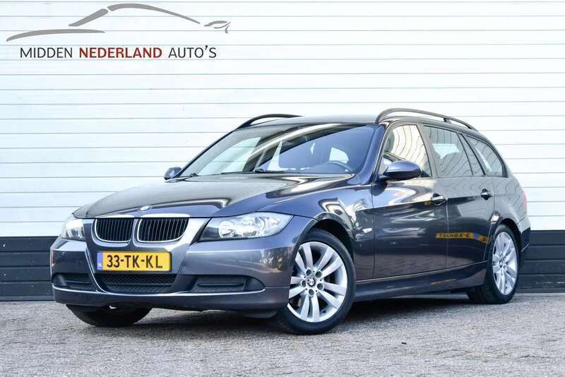 Grijs, metallic lak Gebruikt 2006 BMW 318 Executive Stationwagen | € 3.999 (Eerlijke prijs) - Afbeelding 1/4