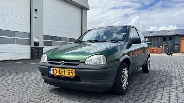 Groen Gebruikt 1995 Opel Corsa Swing Hatchback | € 1.250 - Afbeelding 1/4