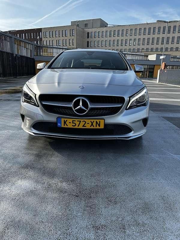 Zilver Gebruikt 2016 Mercedes CLA180 Edition Sedan | € 15.750 (Eerlijke prijs) - Afbeelding 1/4