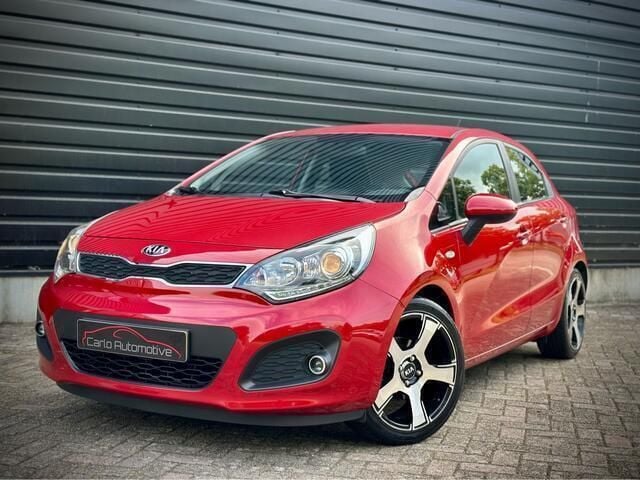 Rood Gebruikt 2014 Kia Rio Hatchback | € 4.999 (Eerlijke prijs) - Afbeelding 1/4