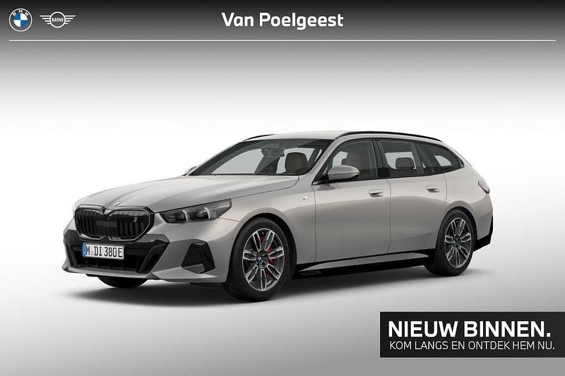 Grijs Gebruikt 2025 BMW i5 Comfort Edition Stationwagen | € 64.900 (Super prijs) - Afbeelding 1/2
