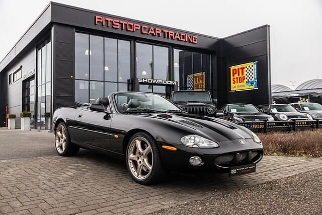 Zwart Occasion 2001 Jaguar XKR Supercharged Cabriolet | € 31.950 (Super prijs) - Afbeelding 1/3