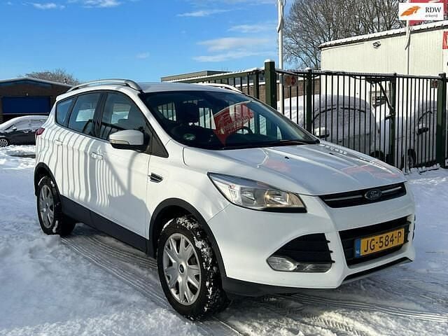Wit Occasion 2016 Ford Kuga Trend SUV | € 9.999 (Super prijs) - Afbeelding 1/4