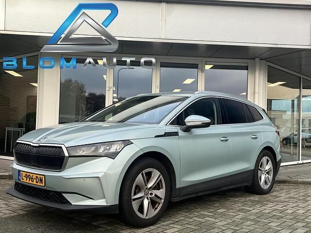 Grijs (metallic) Gebruikt 2021 Skoda Enyaq iV SUV | € 22.440 (Goede deal) - Afbeelding 1/4