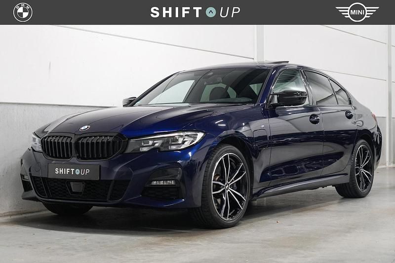 Blauw Gebruikt 2020 BMW 330e M Sport Sedan | € 33.940 (Eerlijke prijs) - Afbeelding 1/3