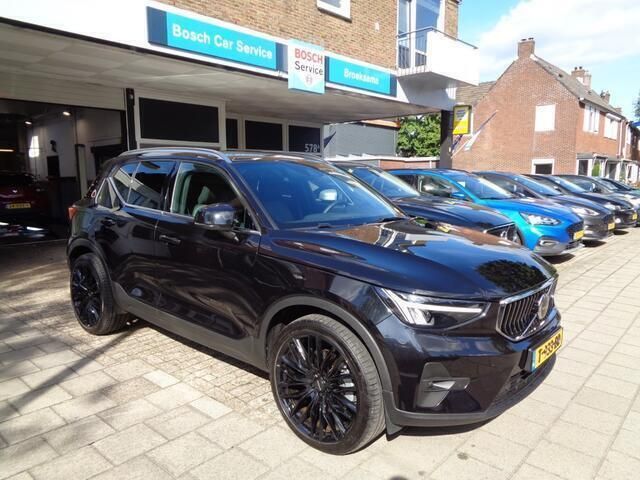Zwart Gebruikt 2022 Volvo XC40 Plus SUV | € 34.500 (Goede deal) - Afbeelding 1/4