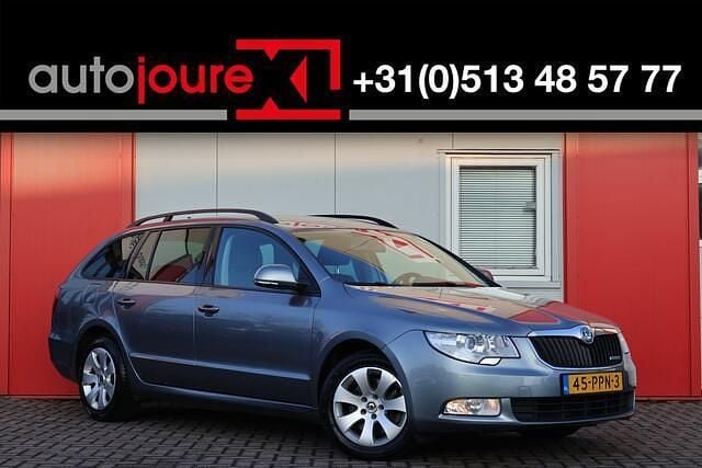 Grijs Occasion 2011 Skoda Superb Business Line Stationwagen | € 3.999 (Goede deal) - Afbeelding 1/4